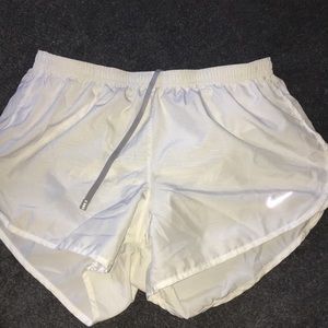 MEDIUM NIKE RUNNING SHORTS